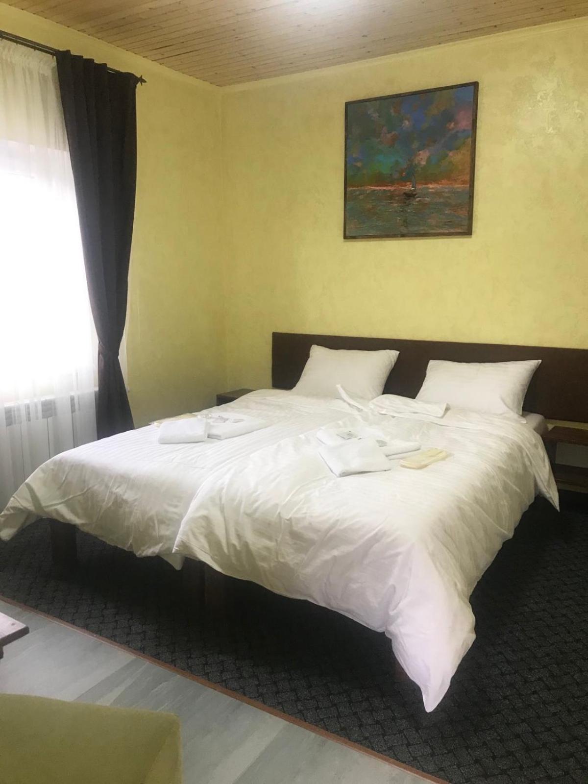 Sytikland Hotel Yavoriv  Bagian luar foto